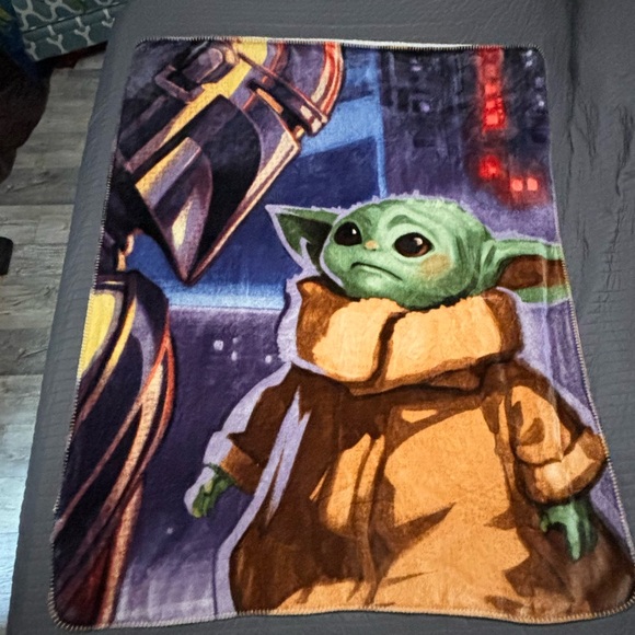 Star Wars “The Mandalorian Vintage Child” Throw Blanket Faux Fur Super Soft Warm - Picture 1 of 12